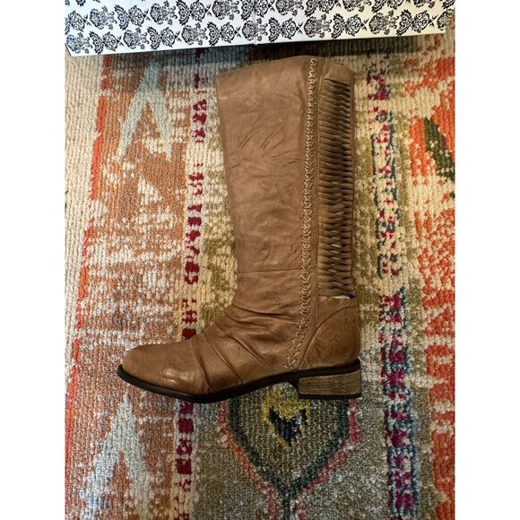 Very Volatile Fringe Taupe Ruched And Shredded Riding Boots Size 7.5 - Picture 3 of 6